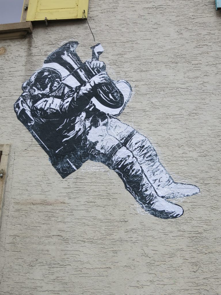 arte romeias Tubanaut an Hauswand