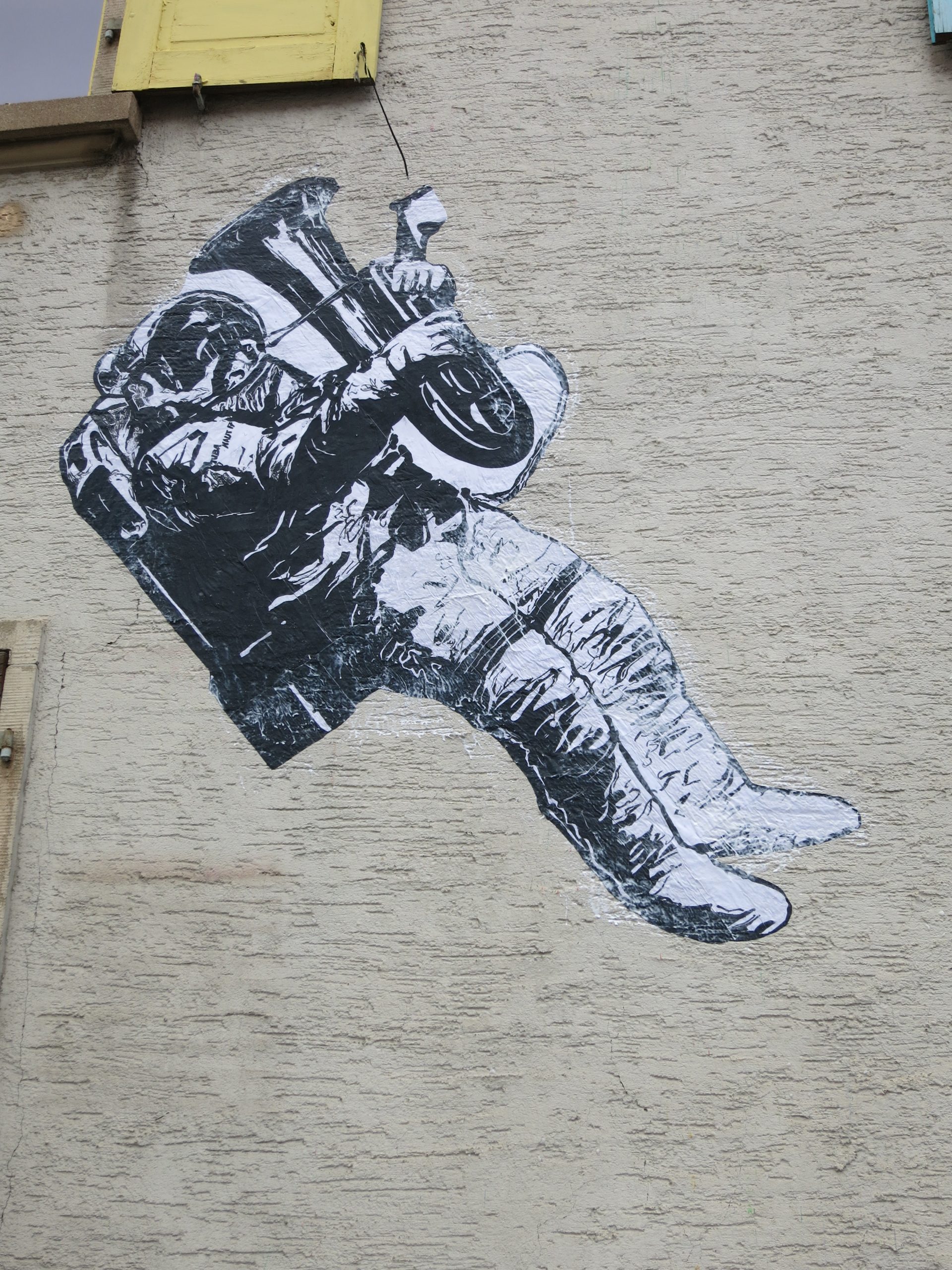 arte romeias Tubanaut an Hauswand